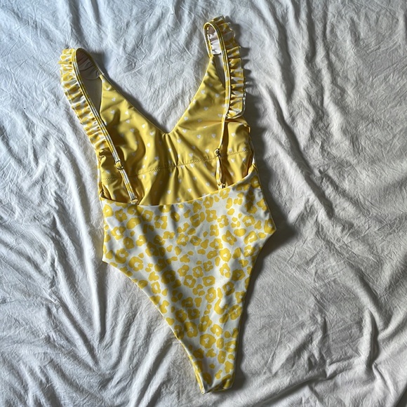 Zara thong-cut reversible bathing suit - Picture 2 of 4